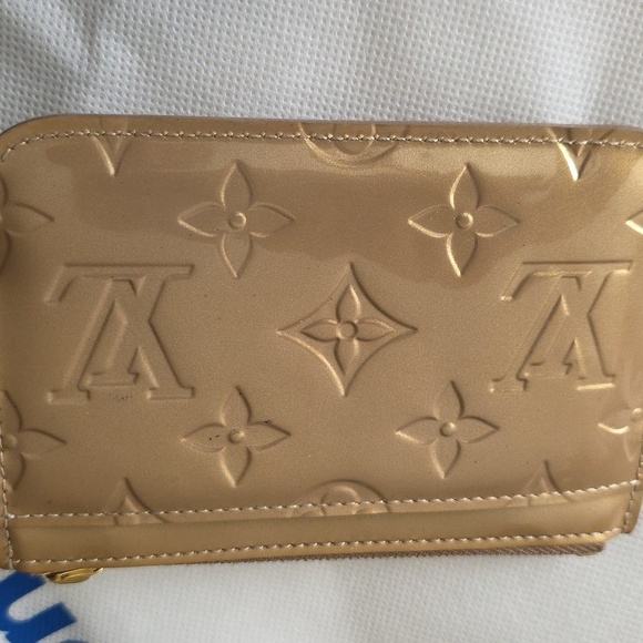 Louis Vuitton Vernis Key Pouch - Picture 6 of 6